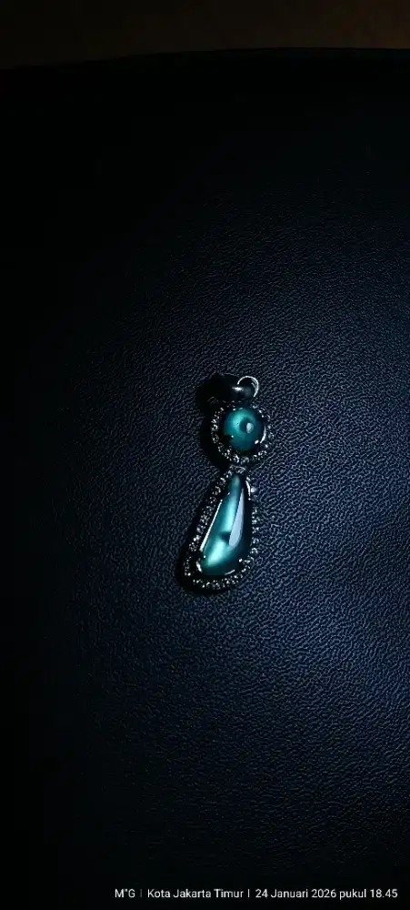 Bandul liontin Bacan Doko kristal