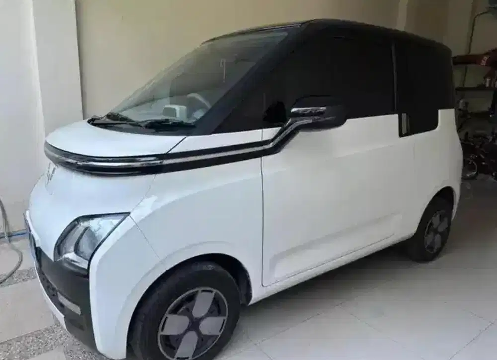 Wuling air ev 2022 putih kondisi prima