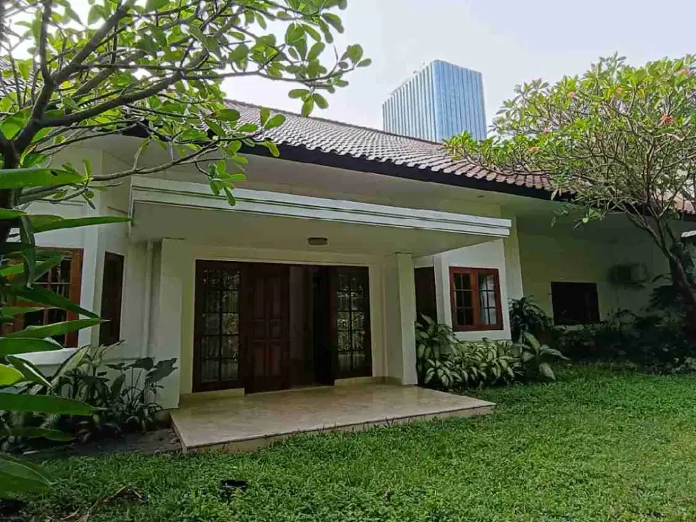 DIJUAL RUMAH VINTAGE DENGAN KOLAM RENANG DI KAWASAN ELITE KEBAYORAN BARU DEKAT BLOK M