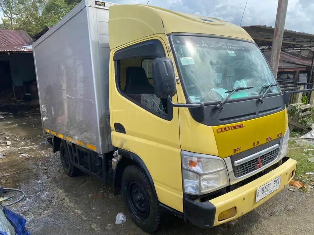 Truk Canter engkel, Truk box