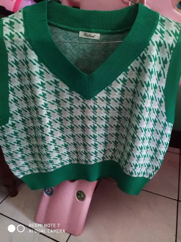 Vest rajut crop wanita