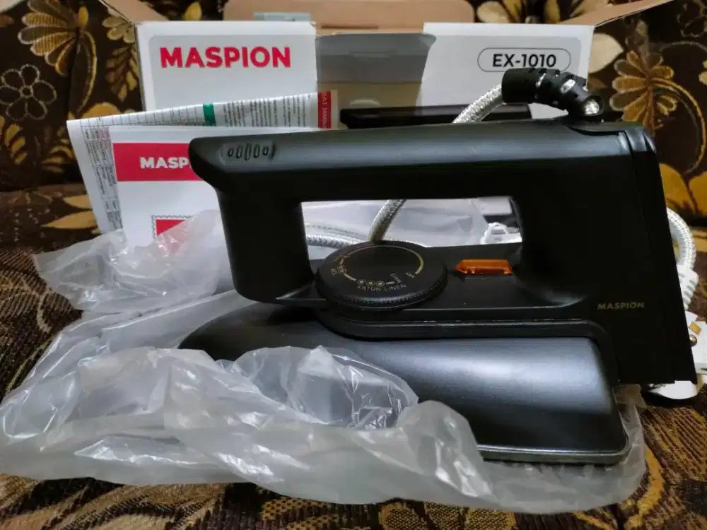 Setrikaan Merek Maspion EX-1010