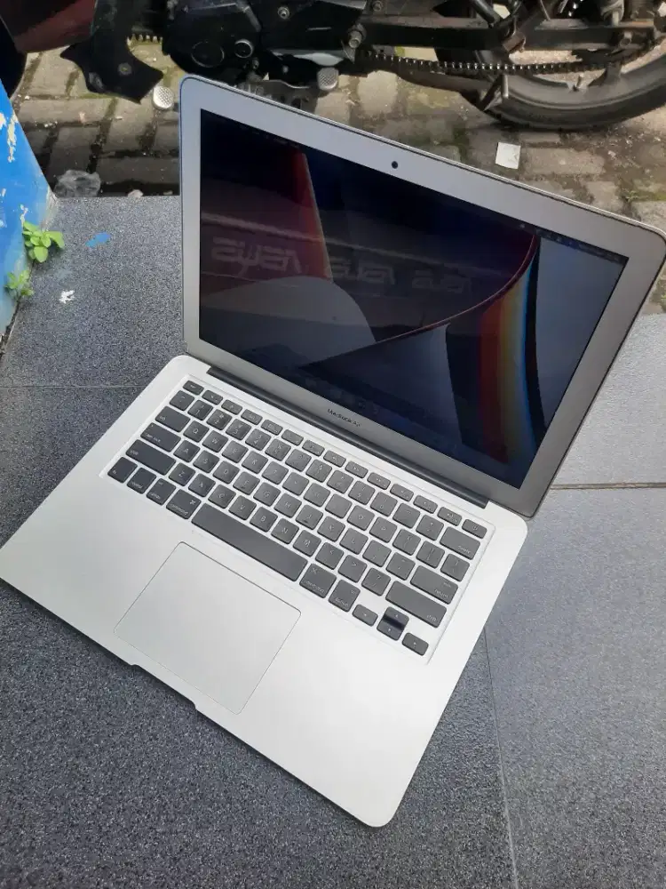 MacBook Air 2017 i5 ram 8gb ssd 128gb 13in