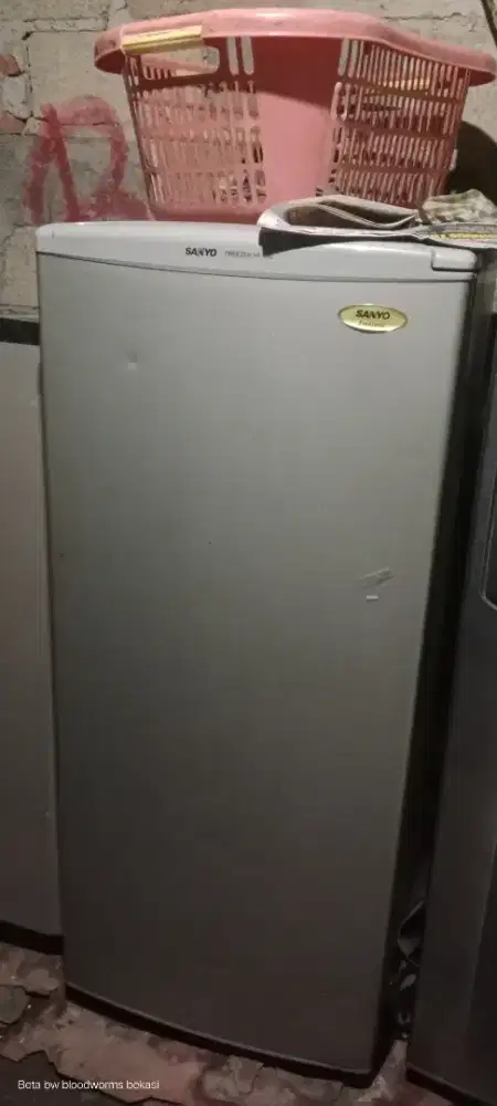 Dijual priser es batu merek sanyo 6Rak