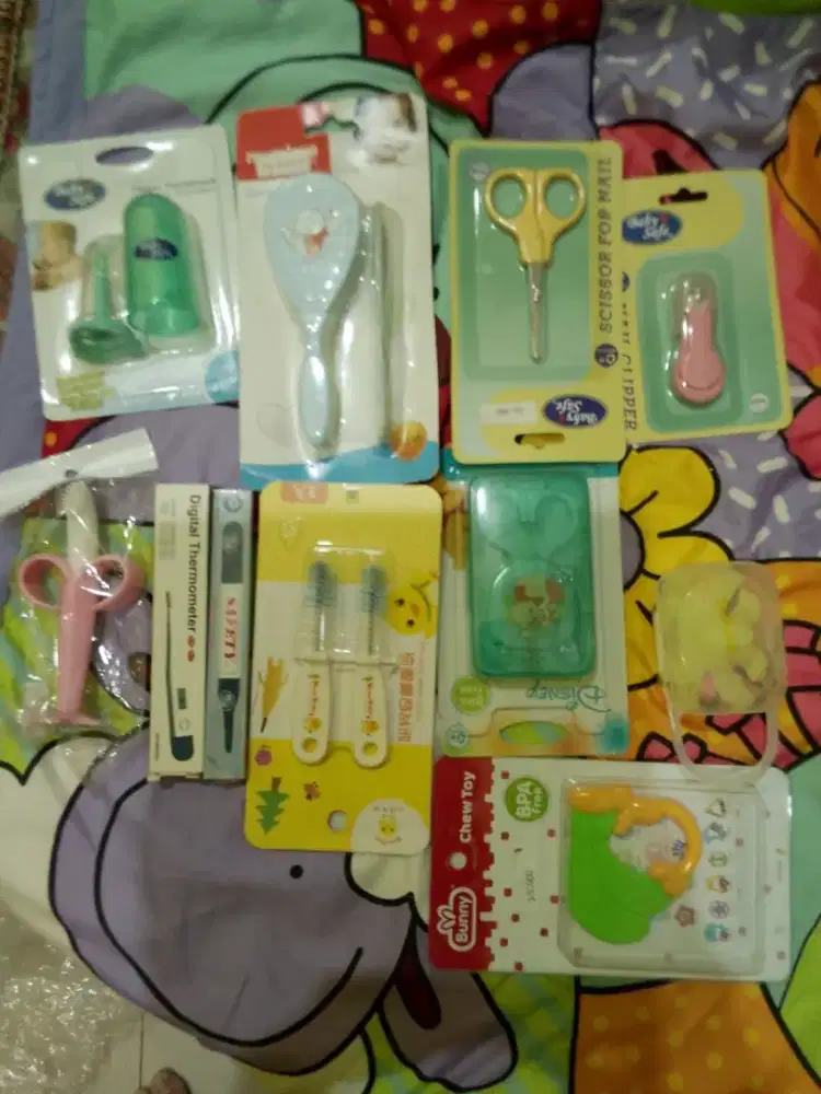 New gunting kuku bayi, kaos kaki bayi