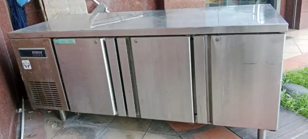 Under counter chiler