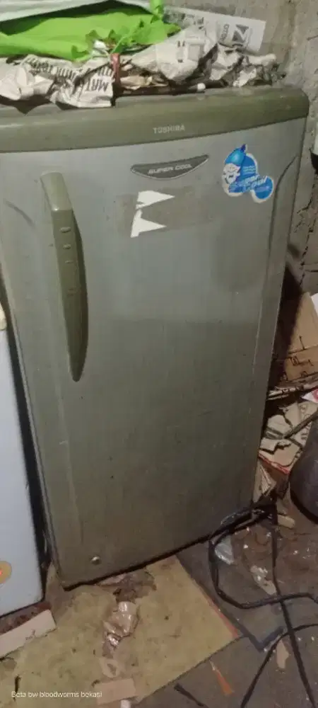 Dijual cepat priser es batu merek Toshiba 5rak