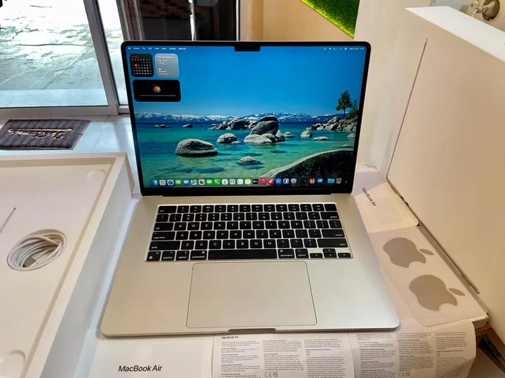 Macbook Air 15 inci M3 8GB/256GB Garansi Resmi iBox 3 Desember 2026