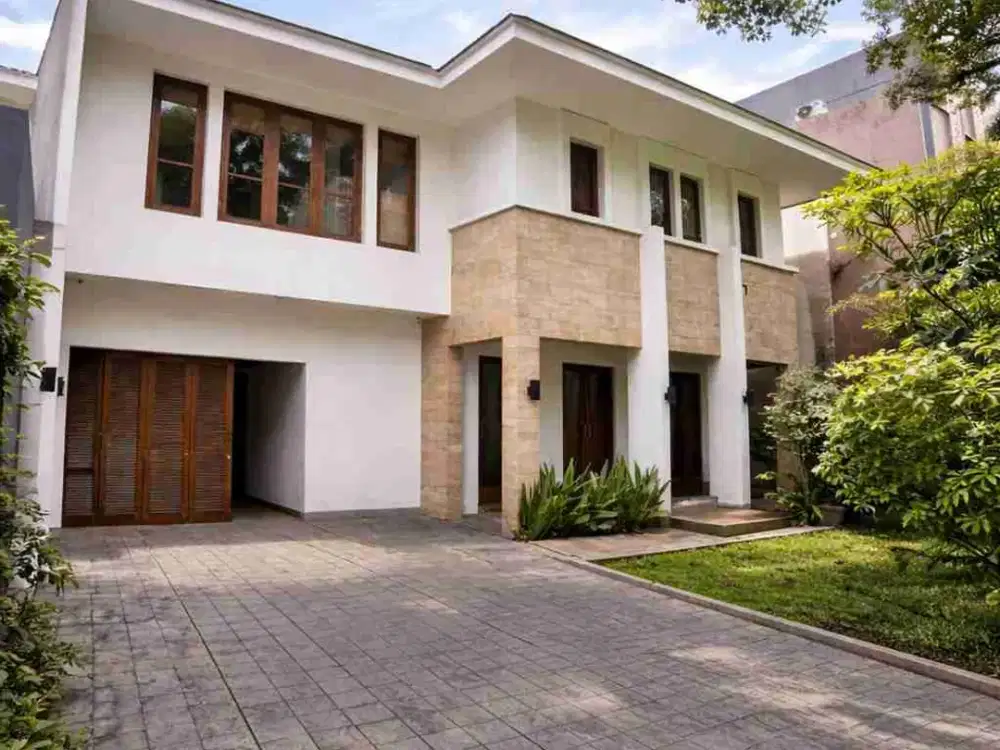 di jual rumah siap huni d jl kerinci dekat dngan pakubuwono dan Senayan Jakarta selatan