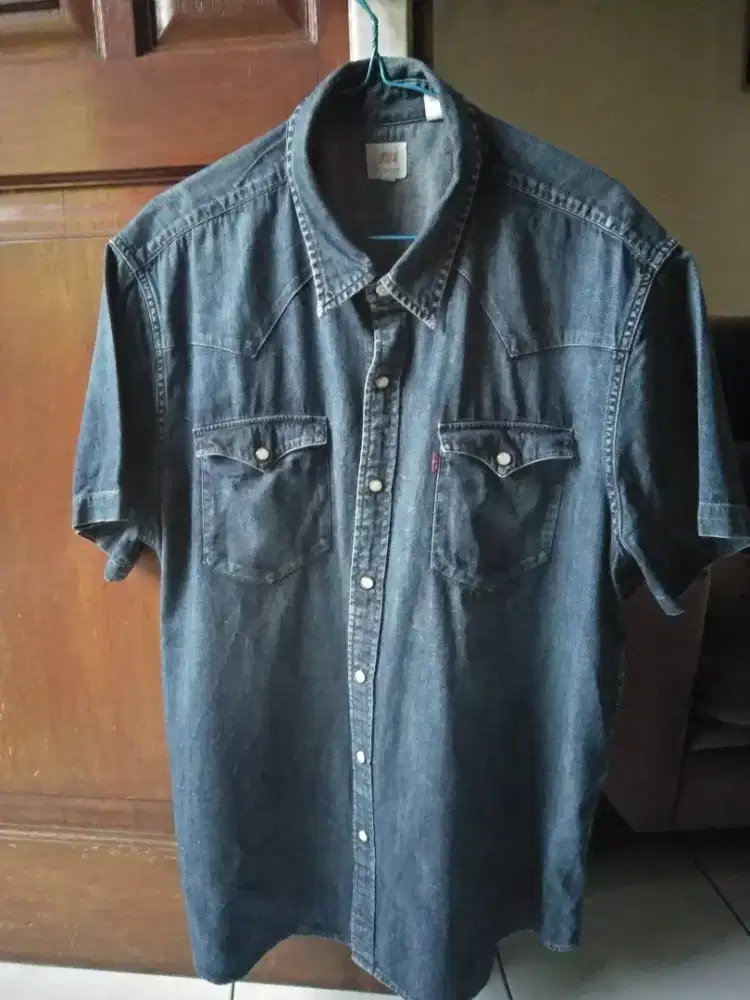 Kemeja lengan pendek