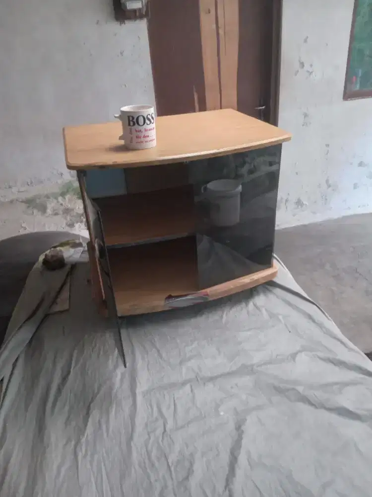 Rak Meja Minimalis Elektronik Display