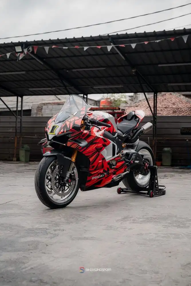 DUCATI PANIGALE V4R zx r6
