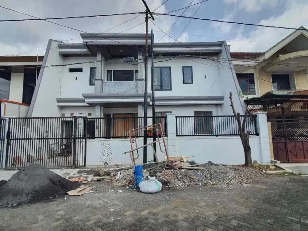 Lebar 12! Jual Rumah Baru Manyar - Surabaya