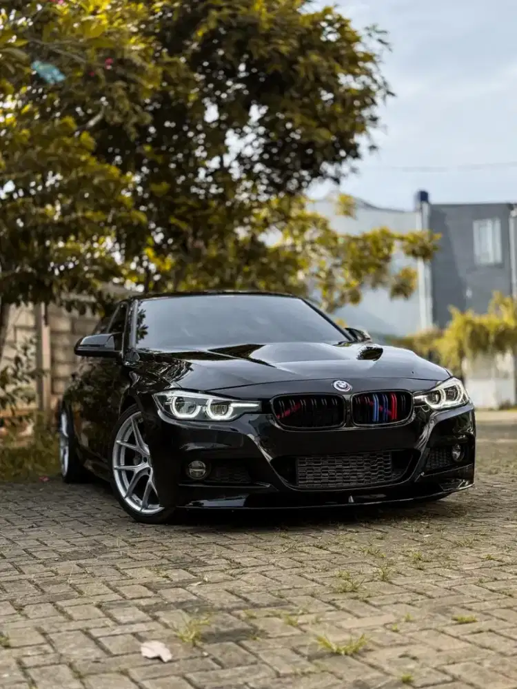 BMW F30 328I BLACK ON RED