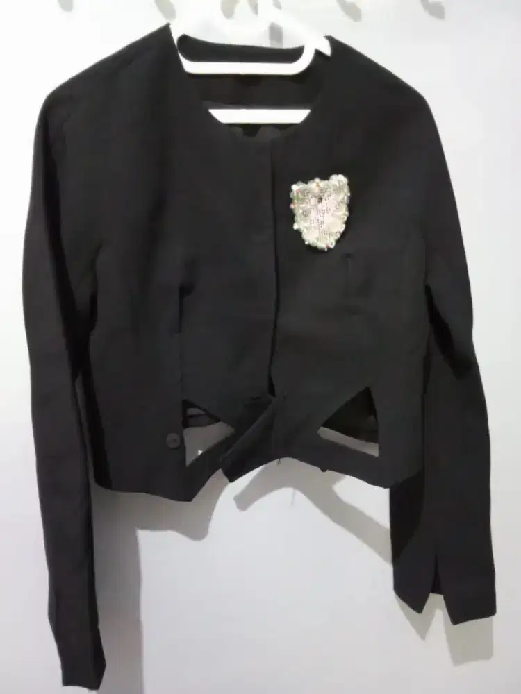 Preloved outer wanita model crop