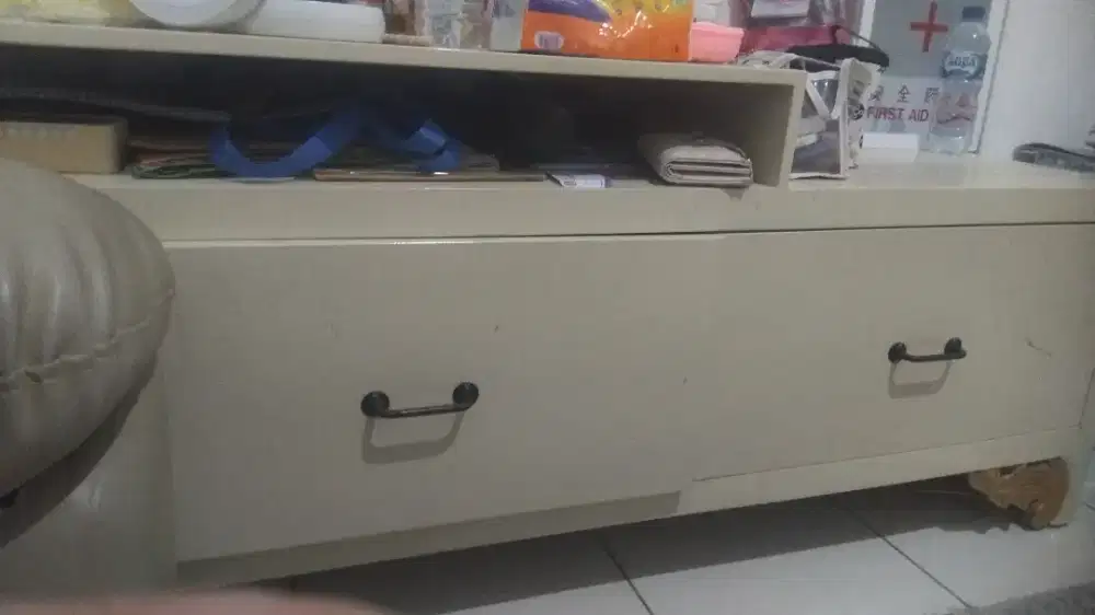 Dijual set backdrop tv plus laci bawah jati asli dr jepara