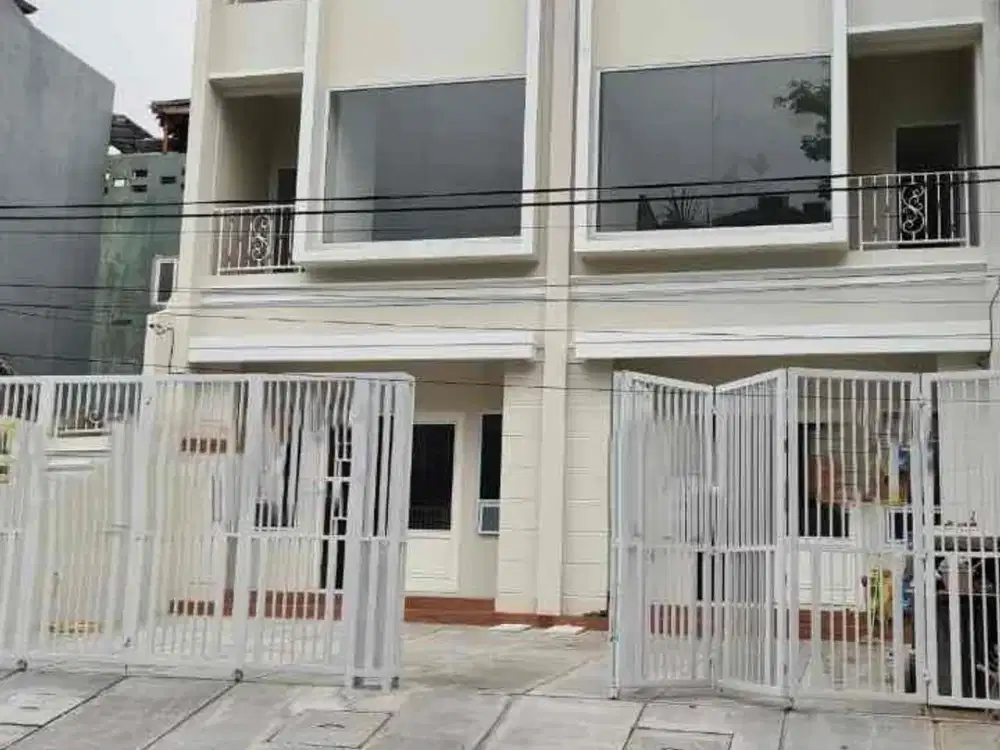 Ruko baru Lokasi strategis di Taman Ratu