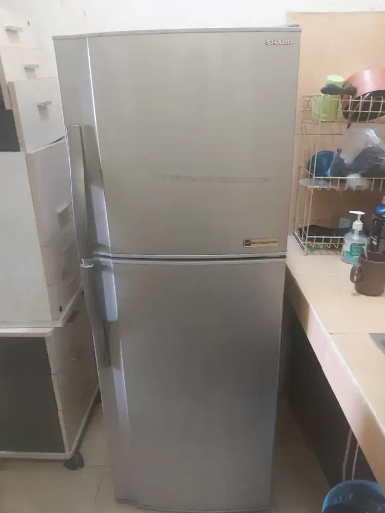 Kulkas 2 PINTU 750RIBU *Sharp _nano deodorizerJu