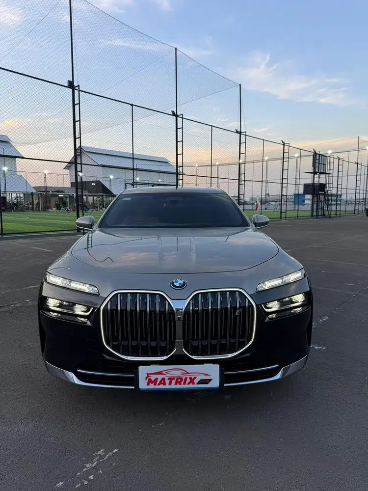 BMW i7 xdrive60 2025 nik 2024 atpm full option two tone