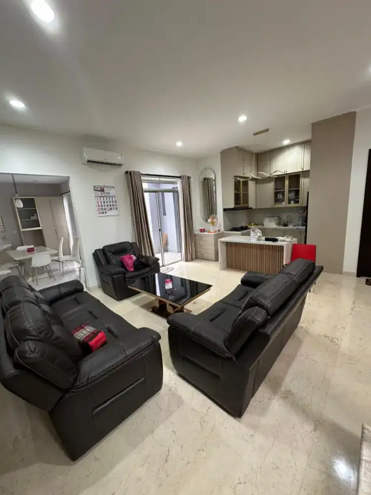 Pik - Rumah Semi Furnished Golf Island