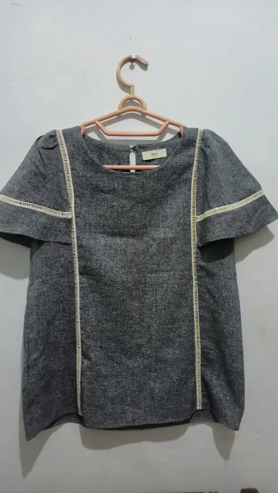 Atasan wanita warna abu