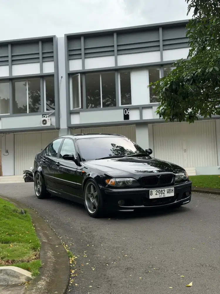 BMW 325i 2003 Bensin