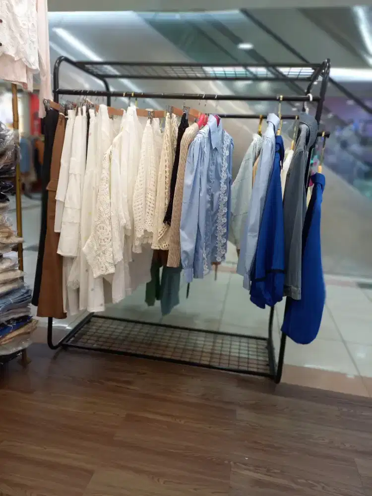 Live streaming host( wanita )