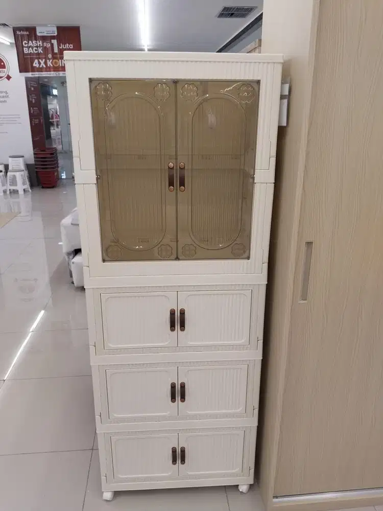 Lemari Pakaian Plastik Qube