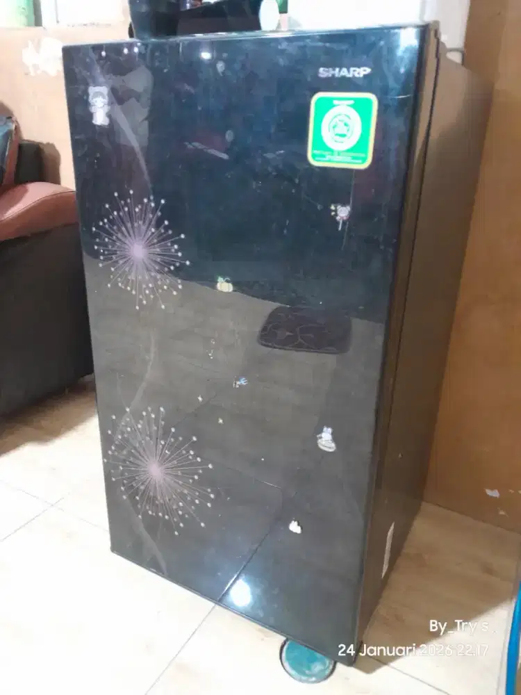 Dijual dari pada nganggur kulkas sharp