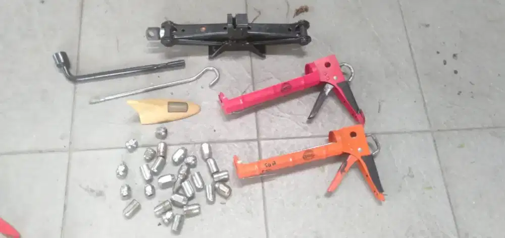 Di jual semua barang di foto bisa cod  di antar di kirim jnt ,tiki