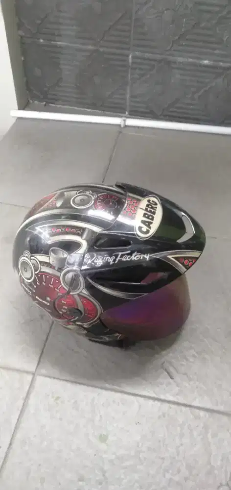 Di jual murah aja helem untuk semua motor,kendaraan roda 2  murahh