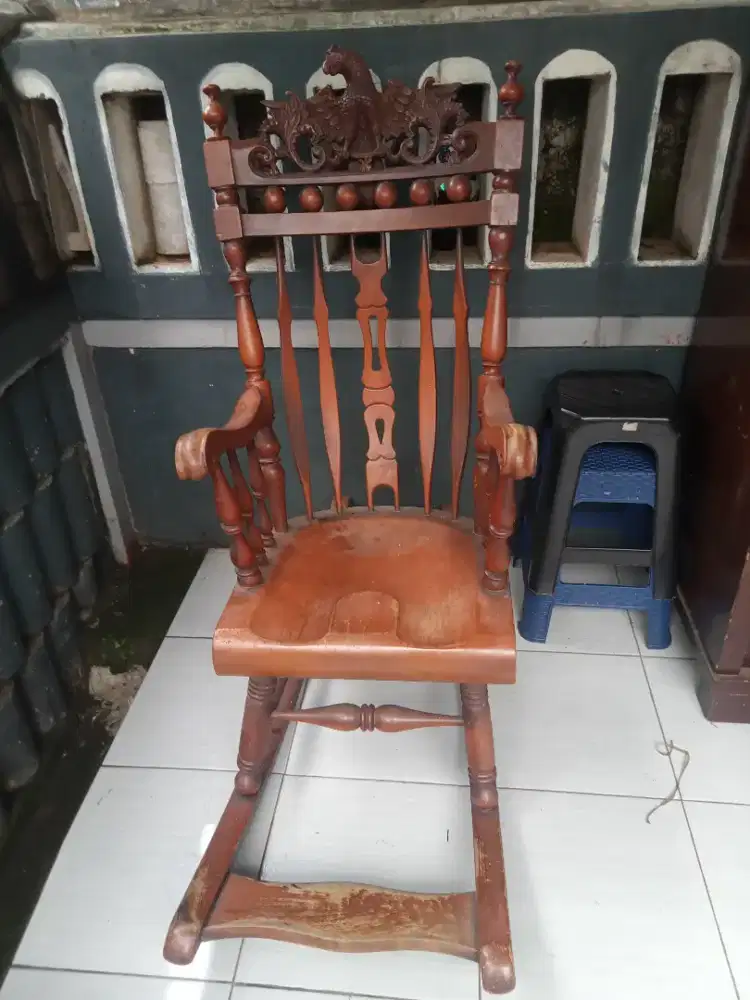 Kursi goyang santuy bahan kayu jati ukiran Jepara