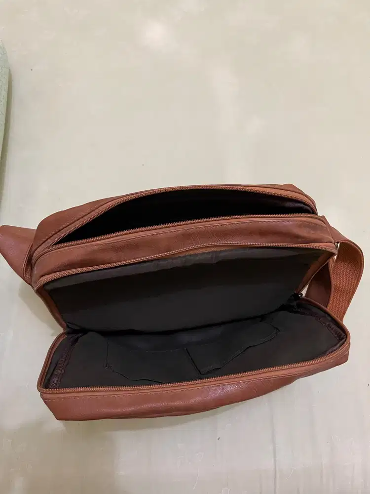 Tas Cokelat Leather (Sintetis)