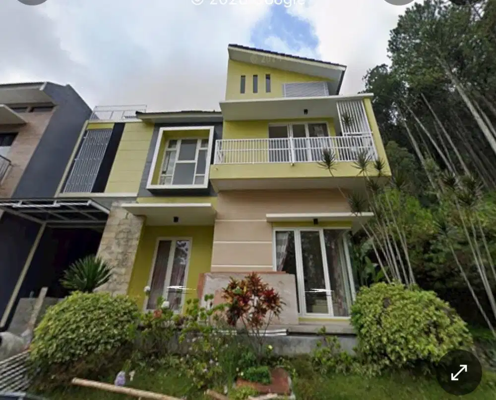 DIJUAL MURAH VILLA 2 LANTAI PINUS DI BATU! ADA KOLAM RENANG!