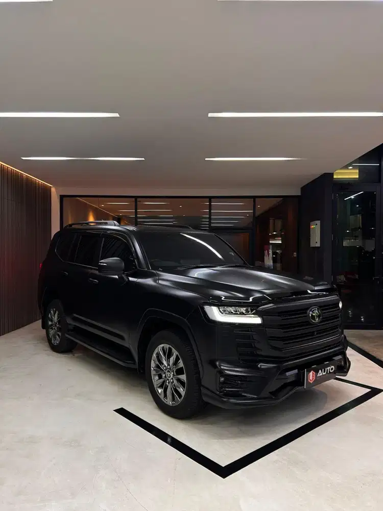 Toyota Land Cruiser LC300 VXR 2025 LC Hitam Km5rb Nik 2024 D9MT