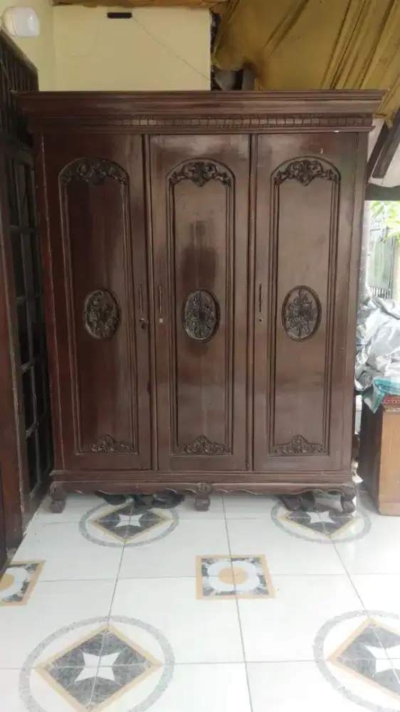 Di Jual Lemari pintu 3 Dan Bufet pendek