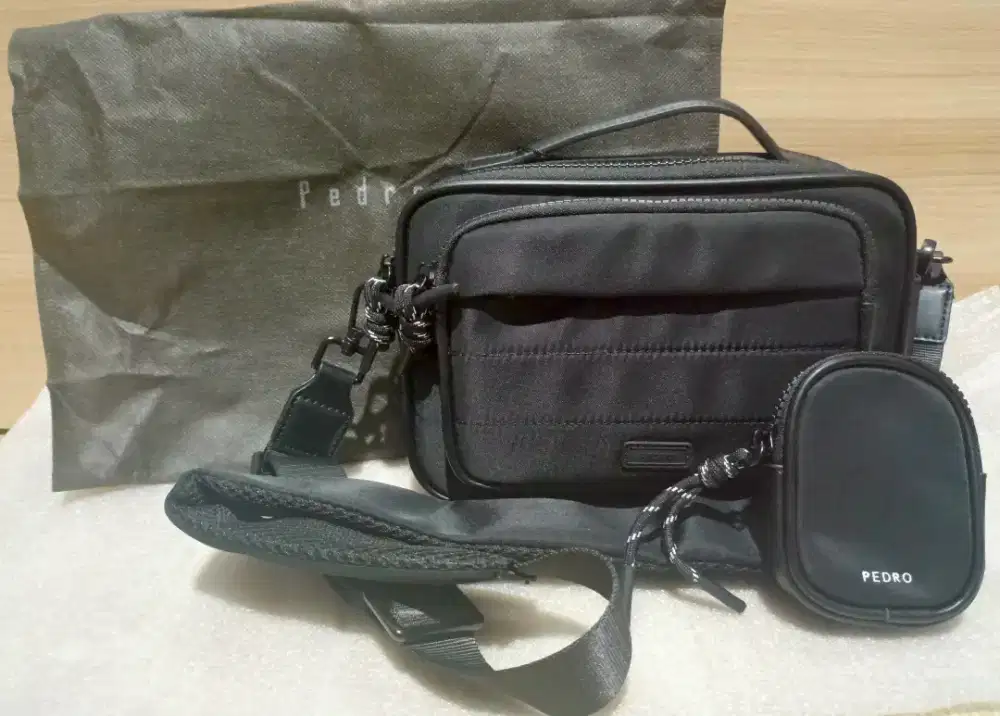 Tas Sling Bag PEDRO warna Hitam