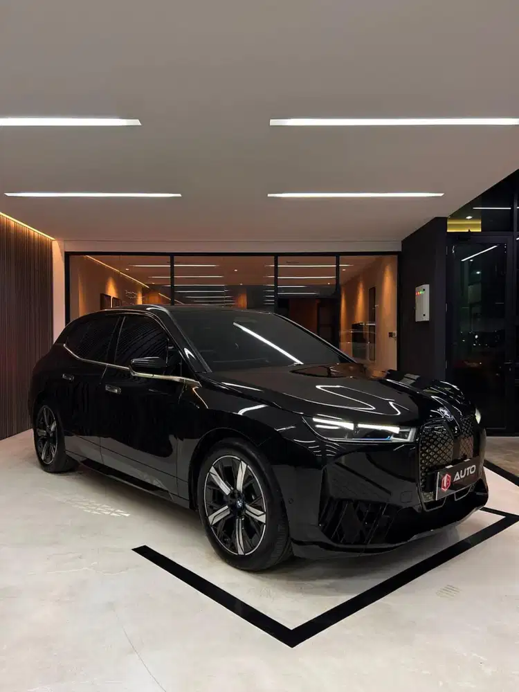 BMW iX EV xDrive40 2024 Hitam Full Electric Km16rb B168TMD mdl 2023