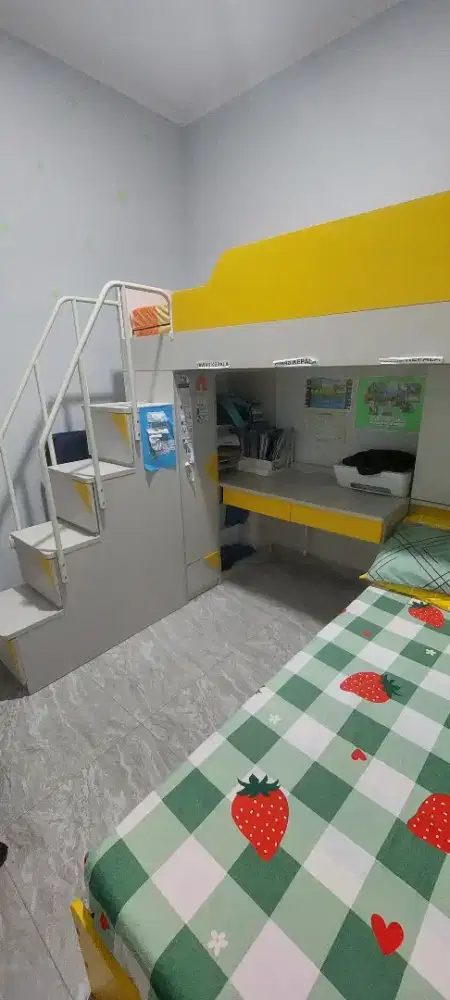 Tempat tidur tingkat by INFORMA