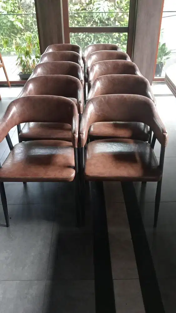 Brown Leather Arm Chairs – Cafe / Restaurant / Office (10 pcs)