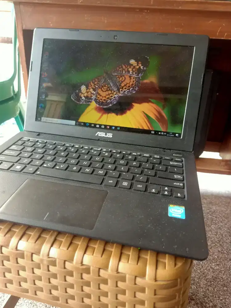 Notebook Asus x200m