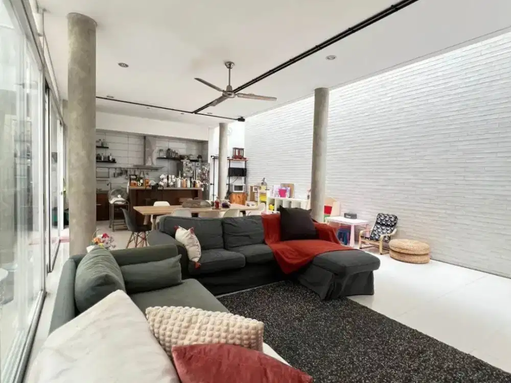 Rumah Semi Furnished di area Suryalaya cijagra Buah Batu lokasi favorit