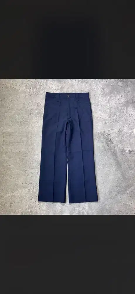 Celana levis biru dongker