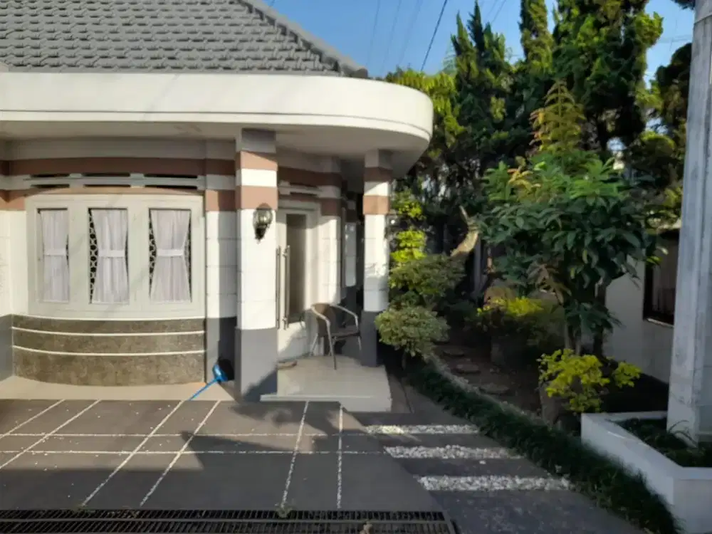 Rumah yang indah dengan segala fasilitasnya.