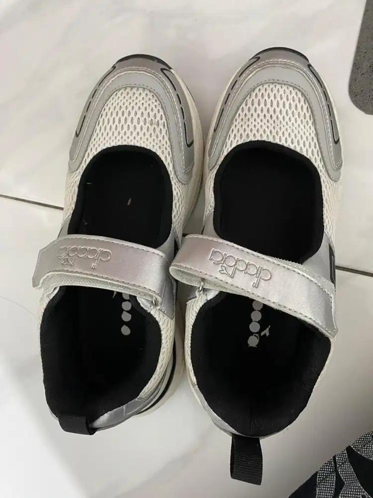 Sepatu diadora original