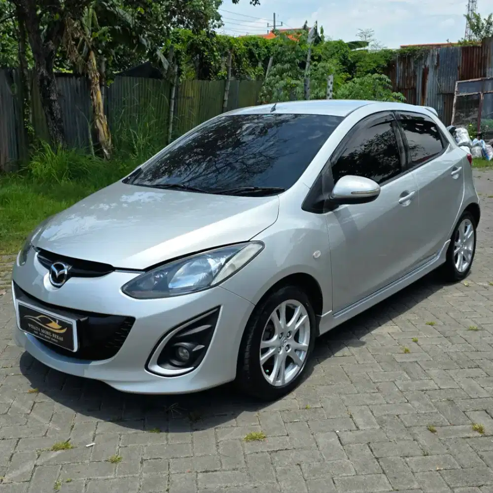Mazda 2 R manual 2012