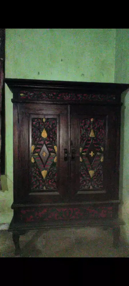 LEMARI UKIR KUNO ANTIK
