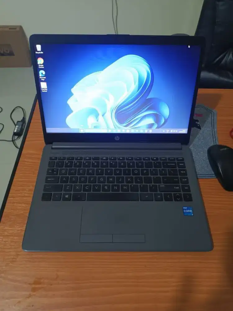 HP 240 G8  i5 gen 11 intel iris Xe graphics