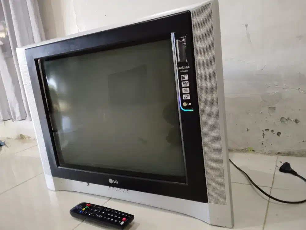 Siapa cepat dia dapat tv LG 21 inci layar datar slim lengkap remot
