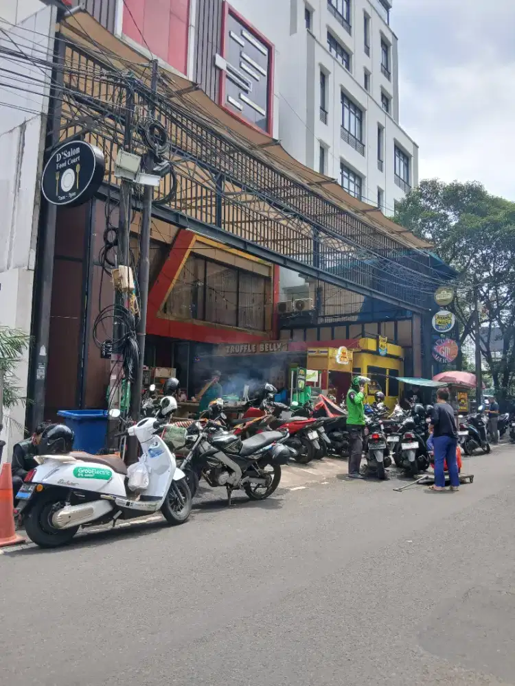 SEWA TEMPAT USAHA MAKANAN Food Court Kantin Puja Sera Resto Slalu RAME